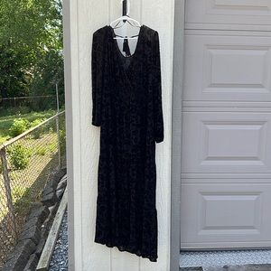 1X floor length semi-formal/formal dress.